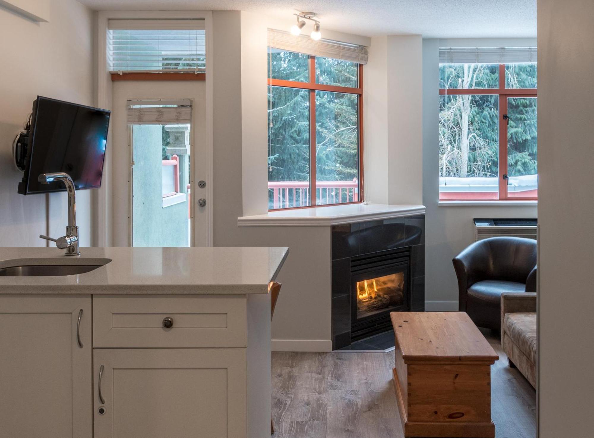וויסטלר Alpenglow Lodge Family Studio With Murphy Bed By Mva מראה חיצוני תמונה